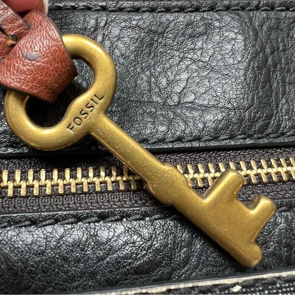 Fossil Fiona Crossbody Bag Coated Canvas Key Print Stripe Black White Brown - Picture 5 of 11